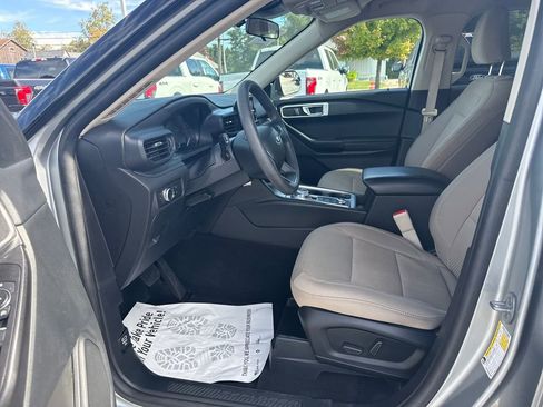 Used 2022 Ford Explorer 4WD w/ Class IV Trailer Tow Package image 15