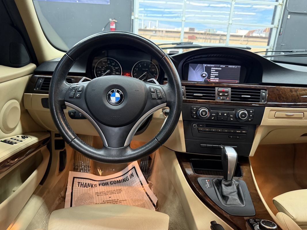 Used 2011 BMW 335i xDrive Sedan AWD/4WD image 32