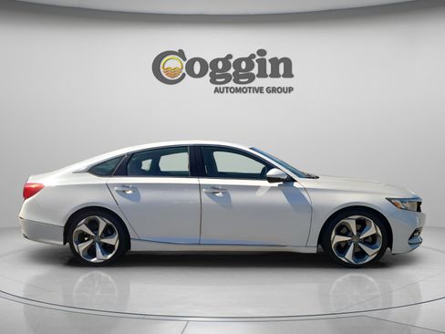 Used 2018 Honda Accord Touring image 7