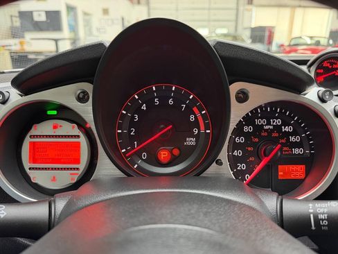 Used 2009 Nissan 370Z Touring w/ Sport Pkg RWD image 17