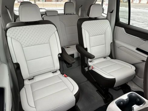 Used 2024 GMC Acadia Denali w/ Super Cruise Package image 27