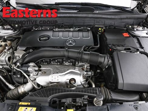 Used 2021 Mercedes-Benz GLB 250 4MATIC w/ Premium Package image 7
