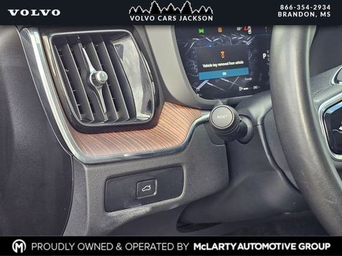 Used 2024 Volvo XC60 B5 Plus image 19