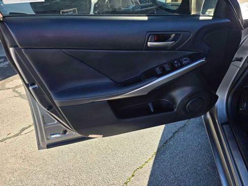 Used 2017 Lexus IS 200t image 21