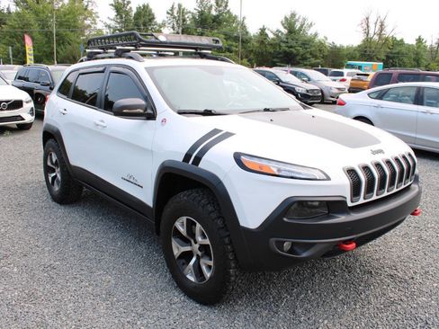Used 2016 Jeep Cherokee Trailhawk w/ Comfort/Convenience Group AWD/4WD image 4