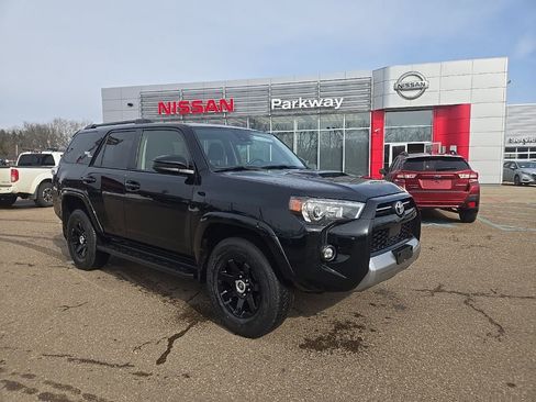 Used 2024 Toyota 4Runner TRD Off-Road image 1