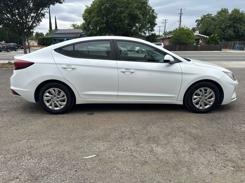 Used 2020 Hyundai Elantra SE w/ Cargo Package (C1) FWD image 6