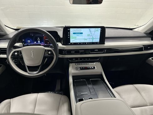 Used 2025 Lincoln Aviator Reserve AWD/4WD image 29