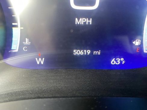 Used 2023 Chrysler Pacifica Touring-L image 28