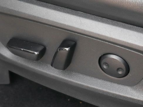 Used 2022 Nissan Pathfinder SL w/ SL Premium Package FWD image 16