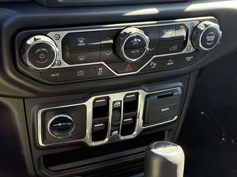 Used 2022 Jeep Wrangler Unlimited Sahara w/ Safety Group image 19