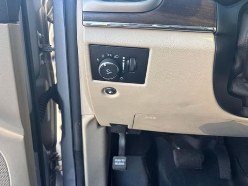 Used 2018 Jeep Grand Cherokee Limited image 18