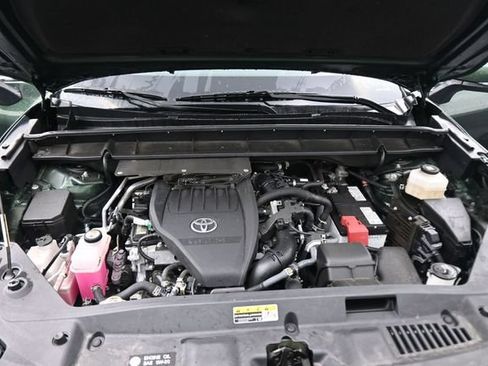 Used 2025 Toyota Highlander XLE AWD/4WD image 12