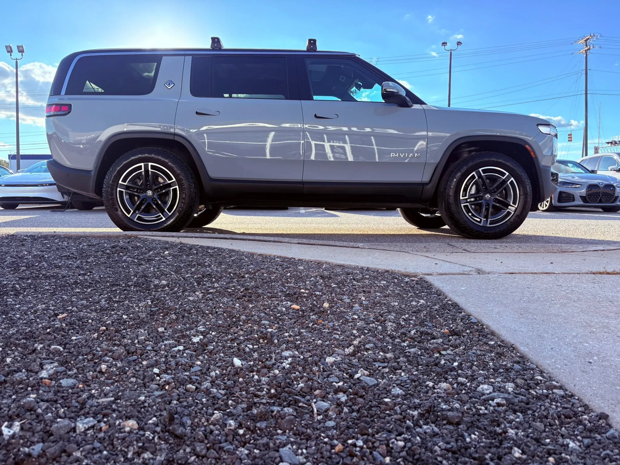 Used 2025 Rivian R1S Adventure Dual AWD/4WD image 25