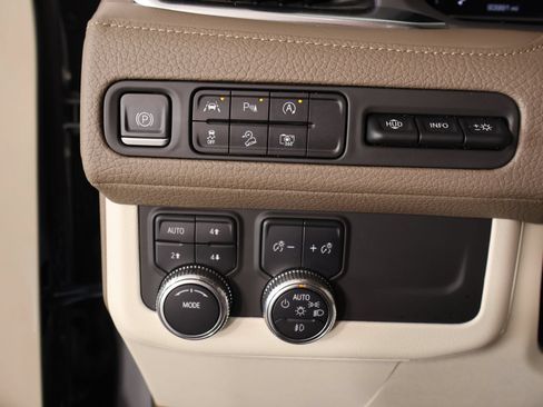 Used 2023 GMC Yukon Denali AWD/4WD image 18