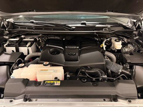 Used 2023 Toyota Tundra Limited w/ Power Package image 10