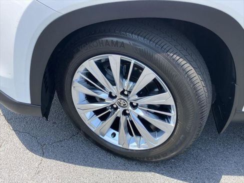 Certified 2024 Toyota Grand Highlander AWD image 9