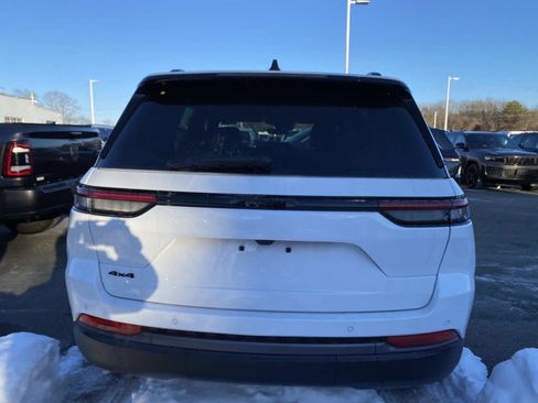 New 2026 Jeep Grand Cherokee Altitude image 4