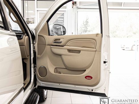 Used 2010 Cadillac Escalade 2WD Hybrid image 45