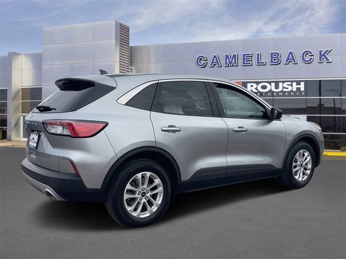 Used 2022 Ford Escape SE image 5