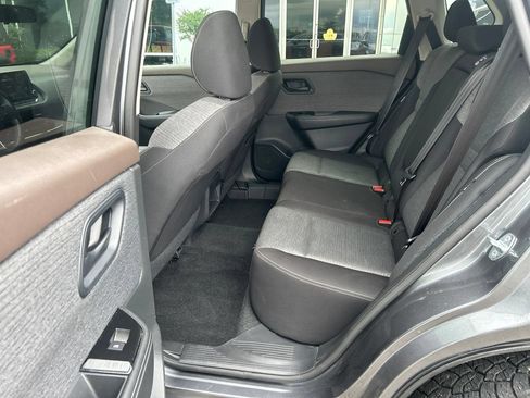 Used 2022 Nissan Rogue S FWD image 12