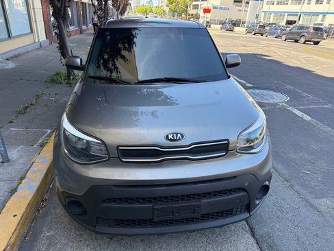 Used 2018 Kia Soul FWD image 1