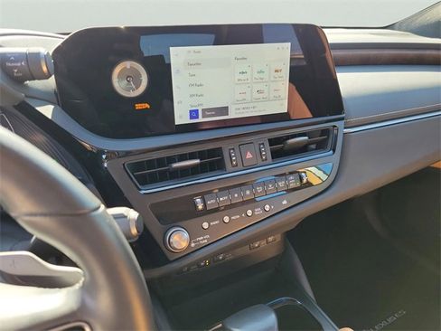 Used 2024 Lexus ES 350 w/ Premium Package image 18