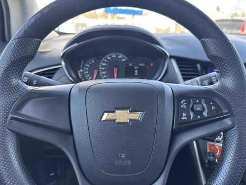 Used 2021 Chevrolet Trax LS image 15