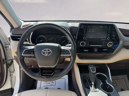 Used 2020 Toyota Highlander XLE image 10