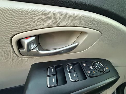 Used 2020 Kia Sedona LX image 20