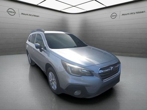 Used 2018 Subaru Outback 2.5i Premium w/ Popular Package #1 AWD/4WD image 2