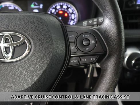 Used 2021 Toyota RAV4 LE AWD/4WD image 3