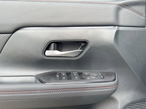 New 2025 Nissan Kicks SR image 33