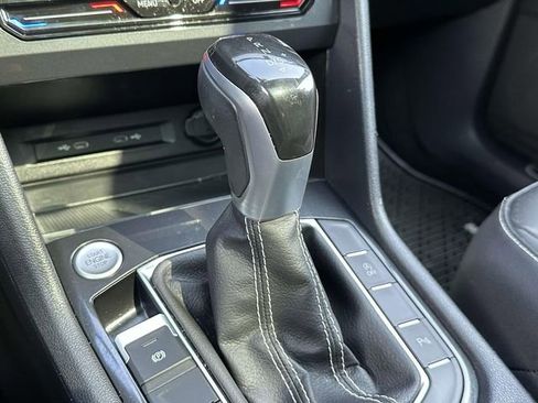 Used 2023 Volkswagen Tiguan SE R-Line image 17