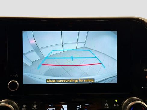 Used 2023 Toyota Highlander XLE AWD/4WD image 11