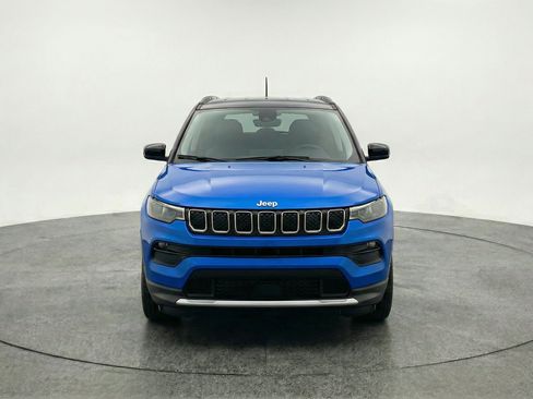 Used 2025 Jeep Compass Limited AWD/4WD image 2