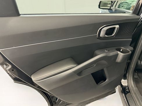 Used 2024 Kia Sorento S image 27