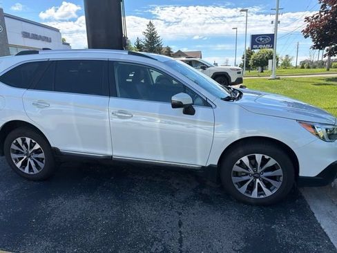 Used 2017 Subaru Outback 2.5i Touring w/ Popular Package #5A AWD/4WD image 4