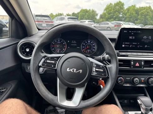 Used 2022 Kia Forte LXS FWD image 17