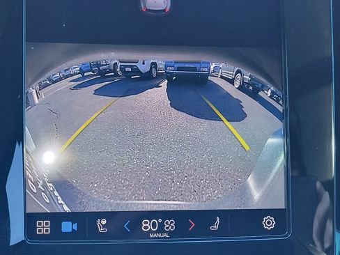 Certified 2023 Volvo XC40 Recharge Plus image 26