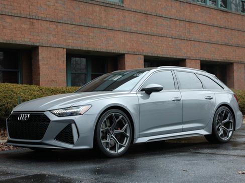 Used 2025 Audi RS 6 performance w/ Blue RS Design Package Plus image 4