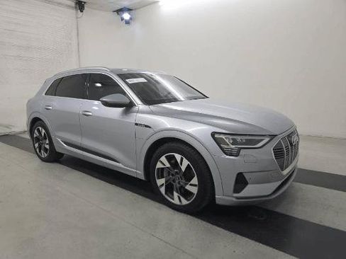 Used 2022 Audi e-tron Premium AWD/4WD image 3