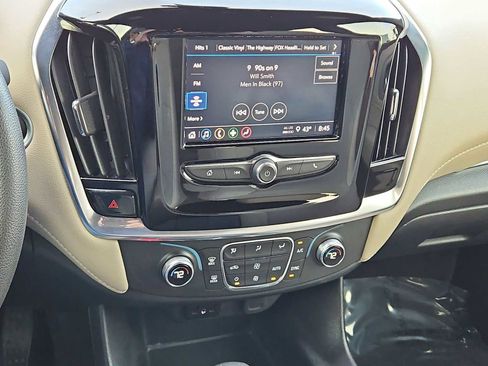 Used 2022 Chevrolet Traverse LS image 27