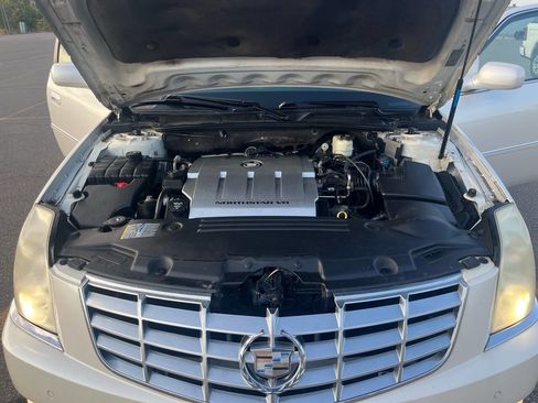 Used 2010 Cadillac DTS Luxury image 19