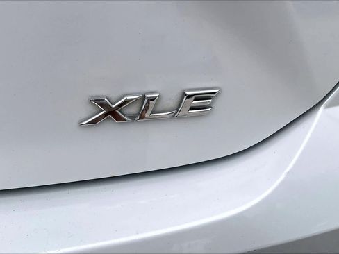 Used 2025 Toyota Camry XLE w/ Premium Package FWD image 10