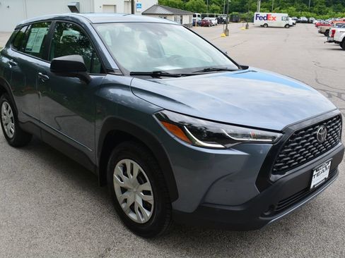 Used 2022 Toyota Corolla Cross L AWD/4WD image 4