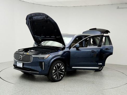 New 2026 Volvo XC90 B6 Plus w/ Protection Package Premier image 9