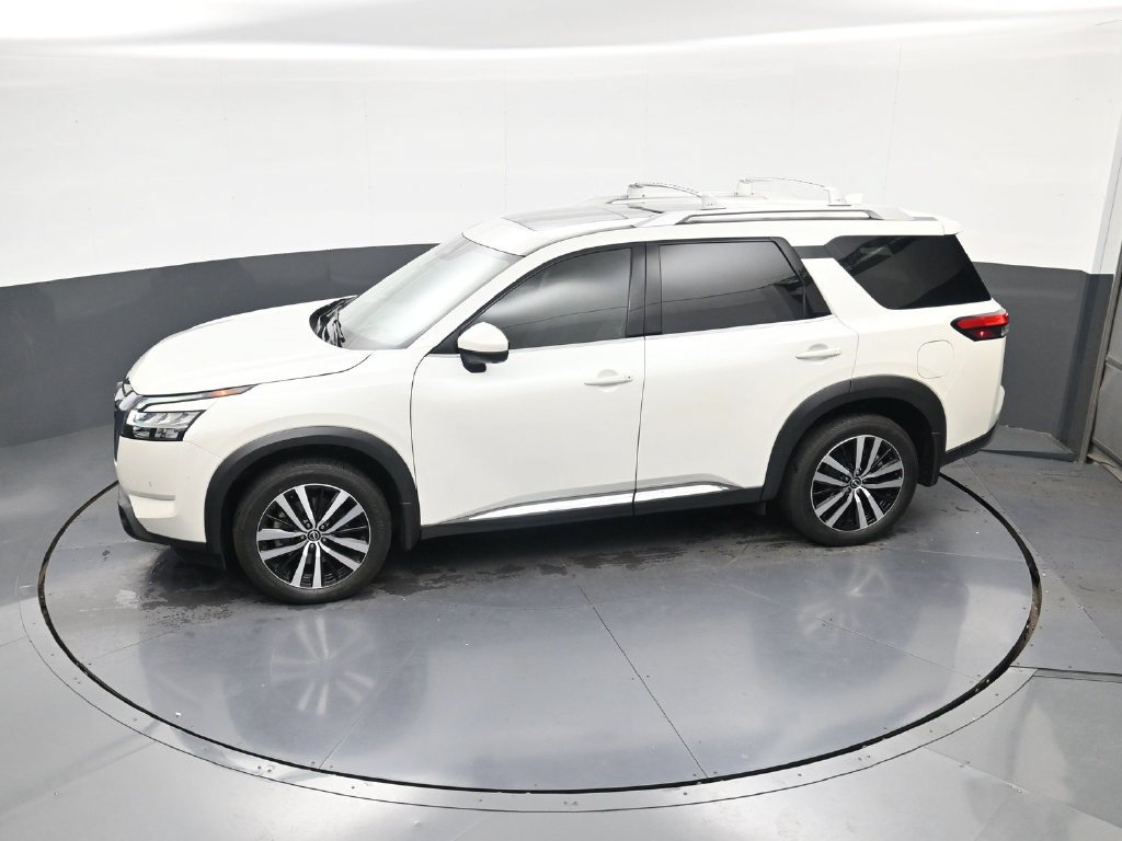 Used 2024 Nissan Pathfinder Platinum FWD image 31