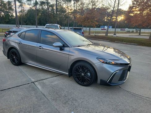 Used 2025 Toyota Camry SE image 9