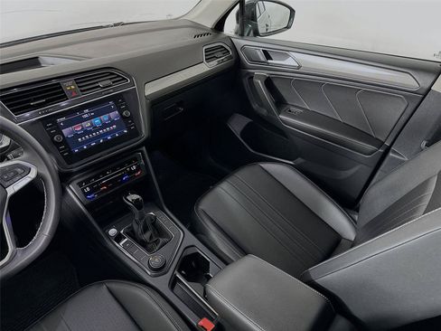 Used 2024 Volkswagen Tiguan SE AWD/4WD image 24